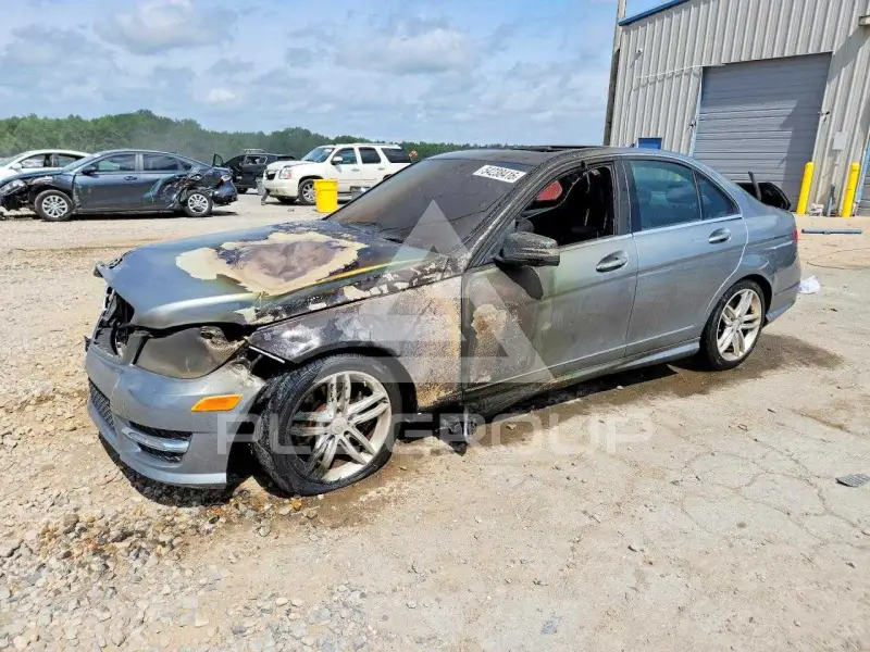 2014 Mercedes Benz C-Class photo