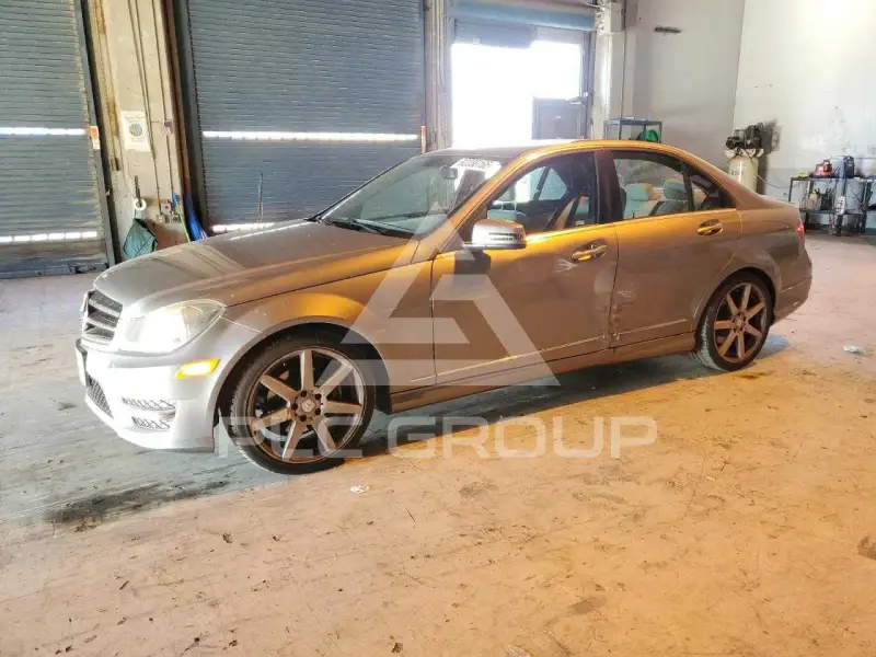 2014 Mercedes Benz C-Class фото