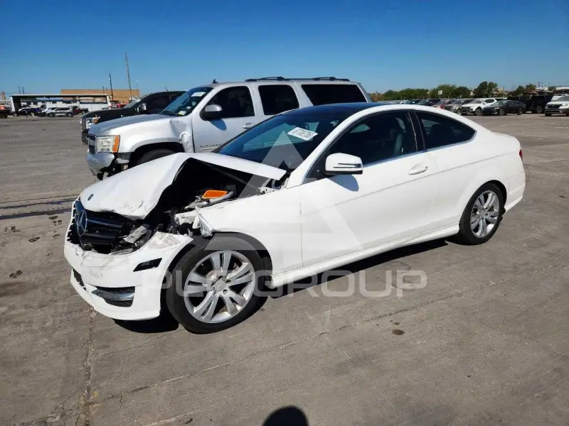 2014 Mercedes Benz C-Class фото