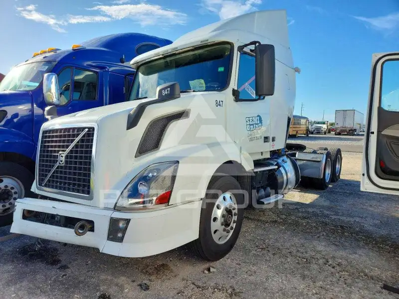 2014 Volvo VNL photo