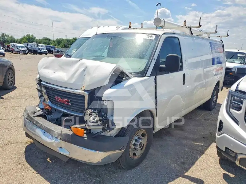 2014 GMC Savana photo