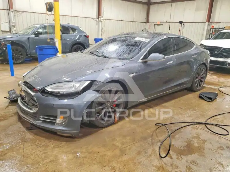 2014 Tesla Model S фото