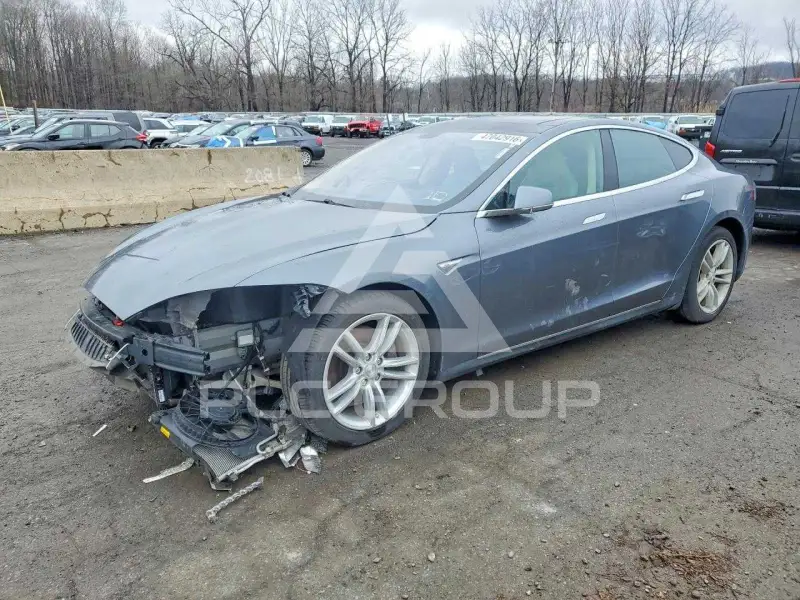 2014 Tesla Model S photo