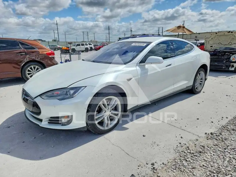 2014 Tesla Model S фото