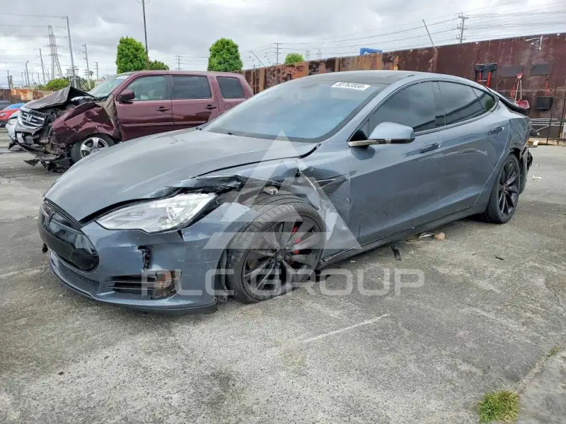 2014 Tesla Model S фото