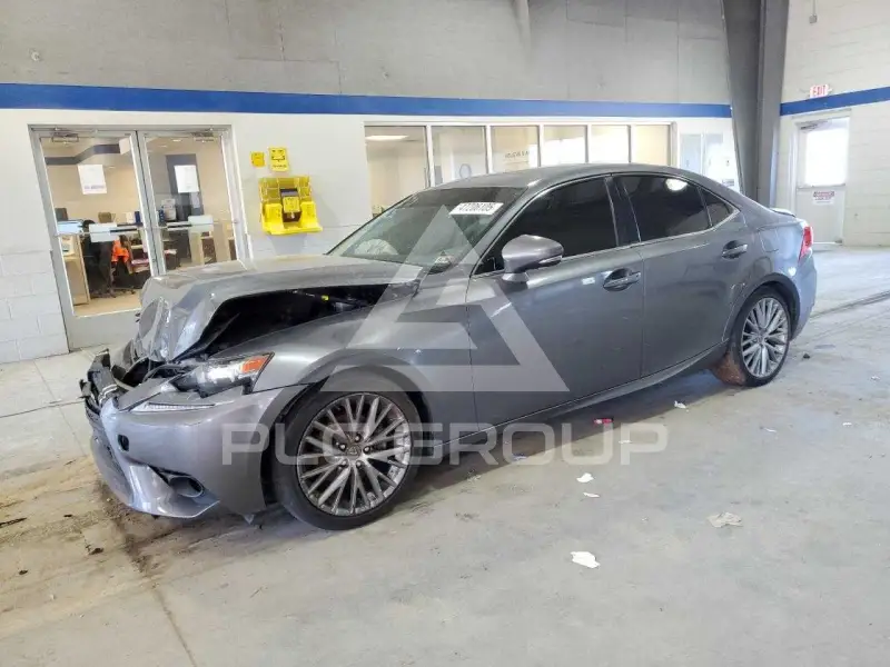 2014 Lexus IS photo