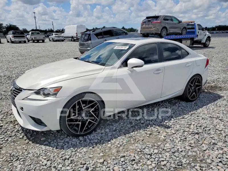 2014 Lexus IS photo