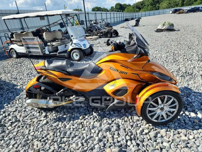2014 Can-AM SPYDER photo