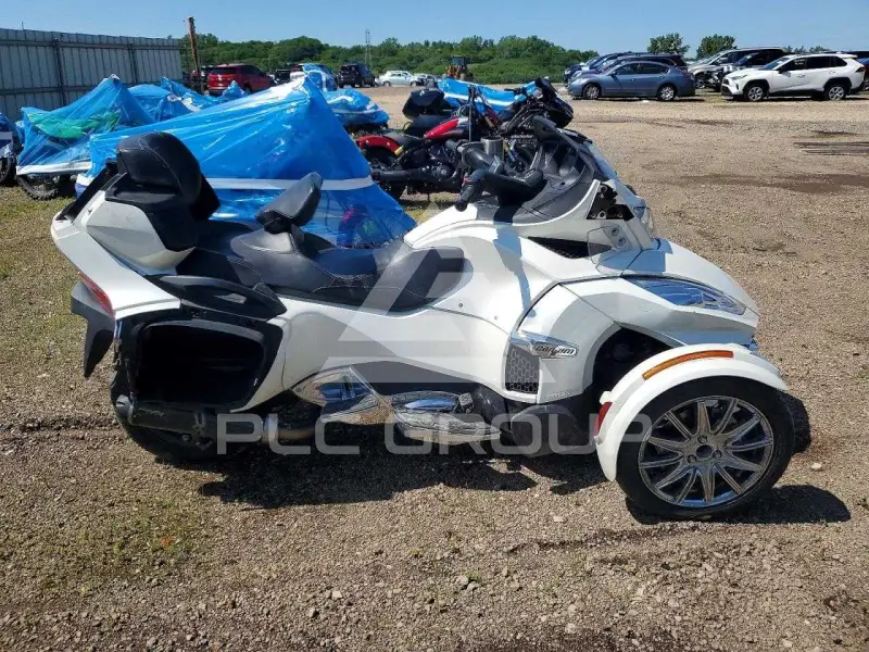 2014 Can-AM SPYDER фото