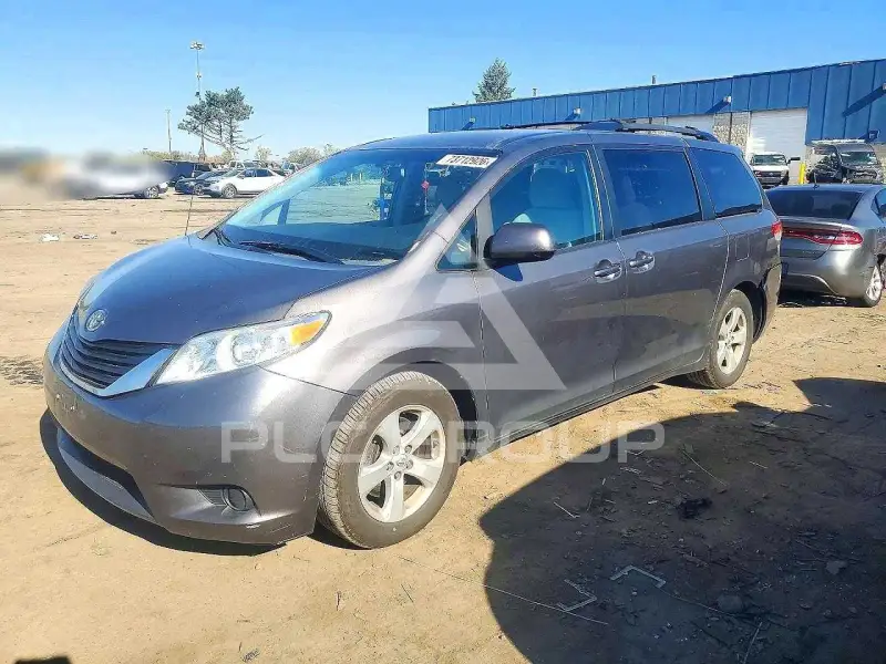 2014 Toyota SIENNA photo