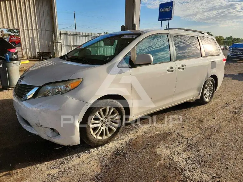 2014 Toyota SIENNA photo