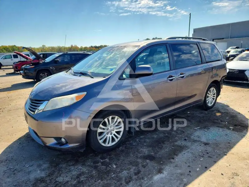 2014 Toyota SIENNA фото