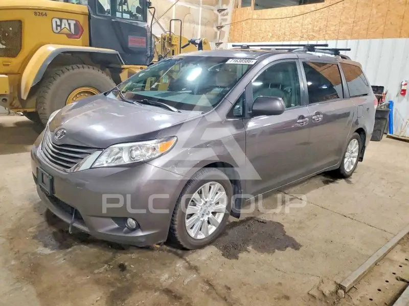 2014 Toyota SIENNA фото