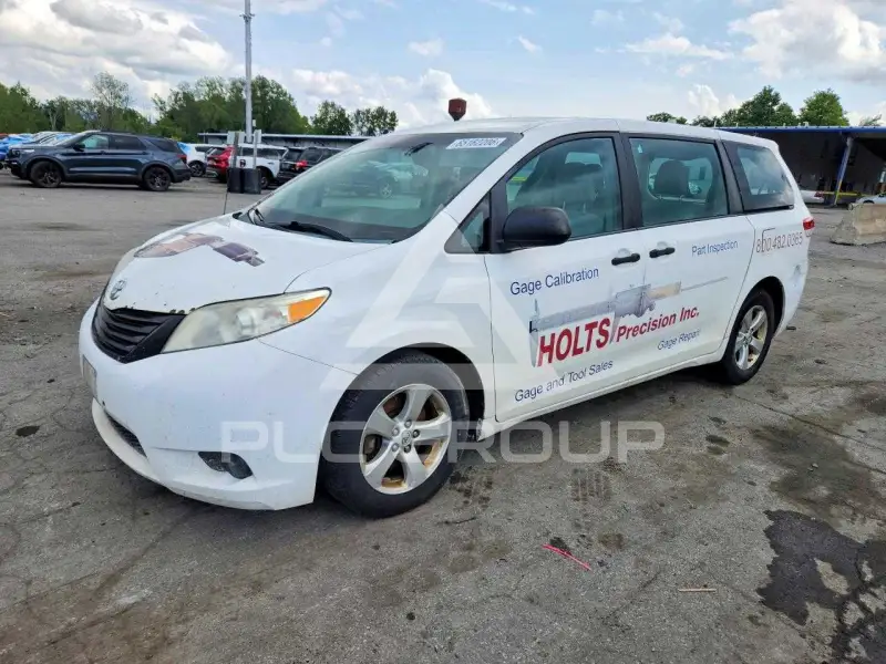 2014 Toyota SIENNA photo