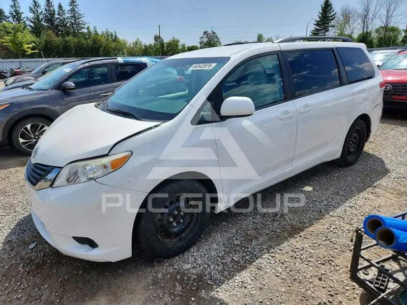 2014 Toyota SIENNA photo