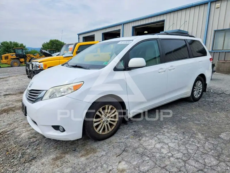 2014 Toyota SIENNA фото