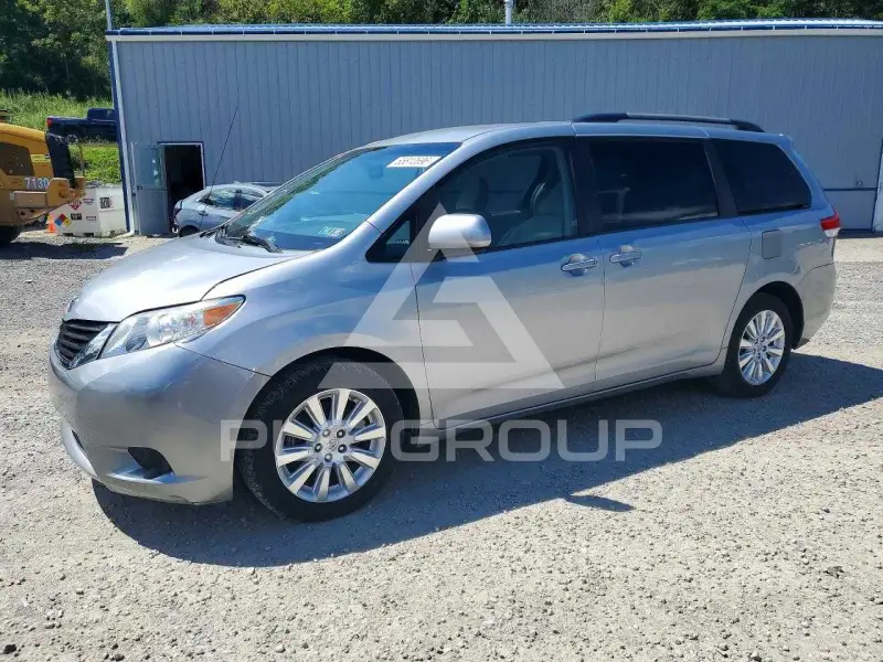 2014 Toyota SIENNA фото
