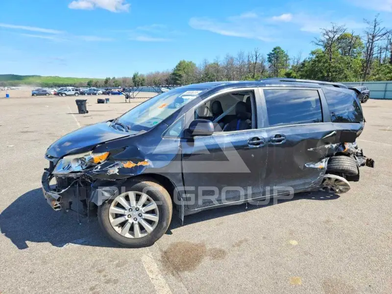 2014 Toyota SIENNA photo