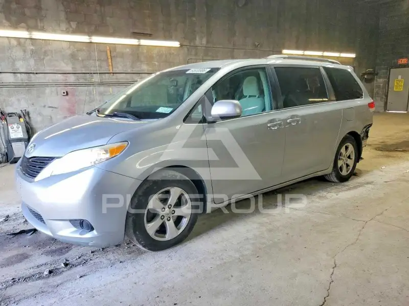 2014 Toyota SIENNA фото