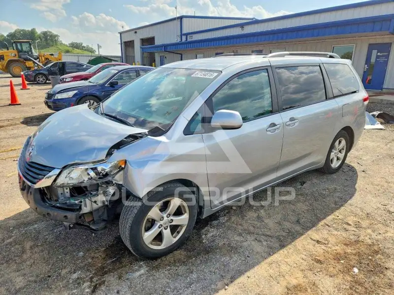 2014 Toyota SIENNA фото