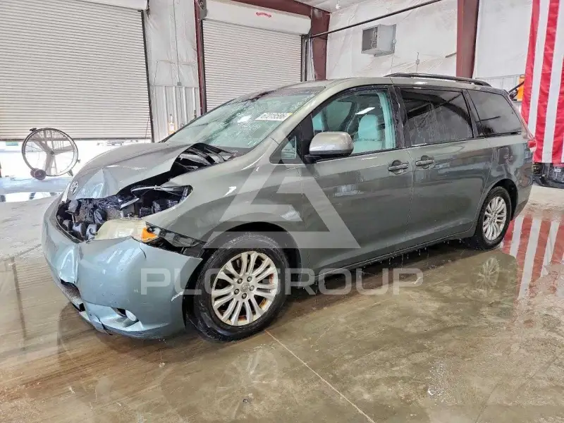 2014 Toyota SIENNA фото