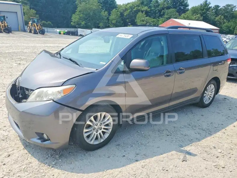2014 Toyota SIENNA photo