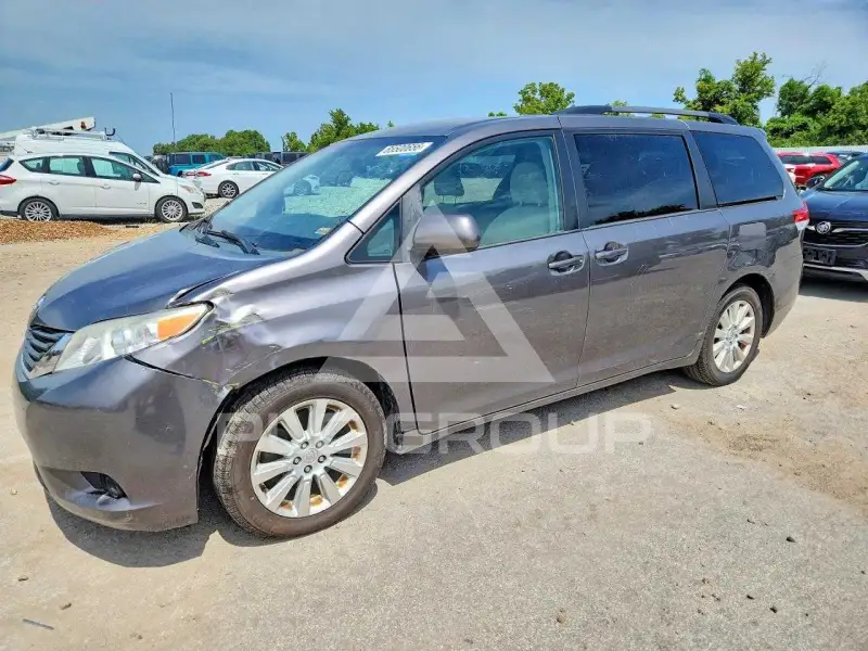 2014 Toyota SIENNA фото