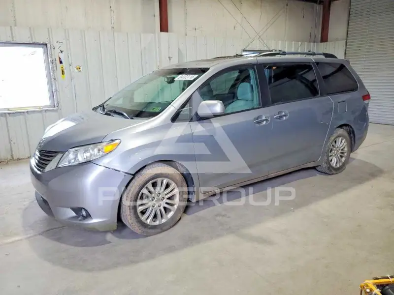 2014 Toyota SIENNA фото