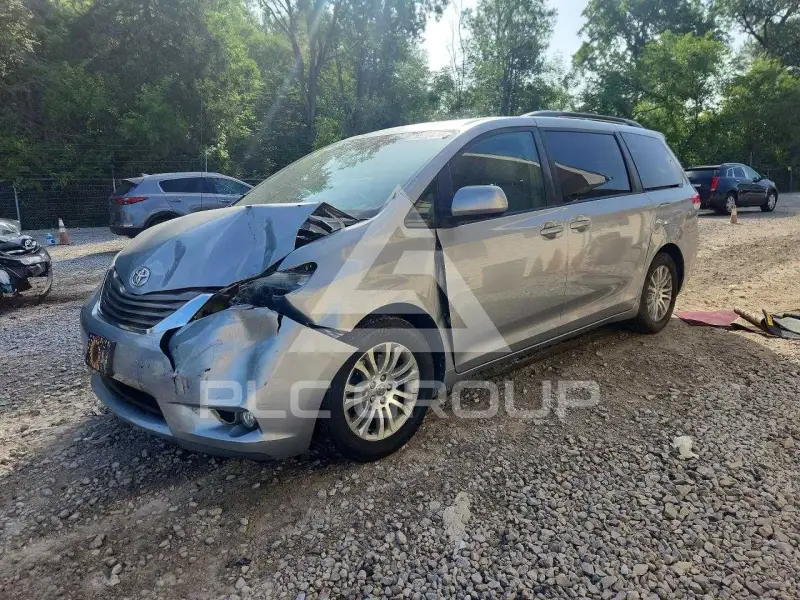 2014 Toyota SIENNA photo