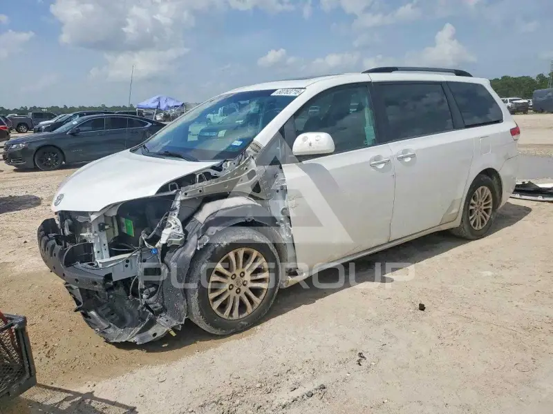 2014 Toyota SIENNA photo