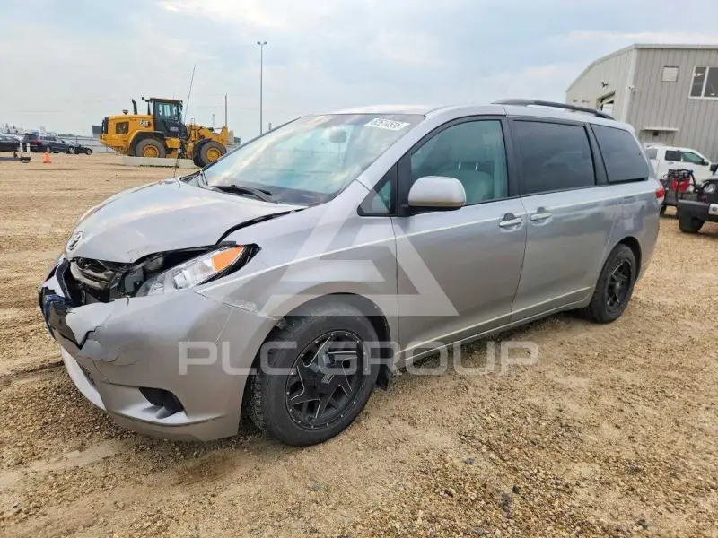 2014 Toyota SIENNA photo