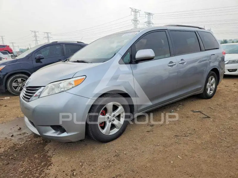 2014 Toyota SIENNA photo