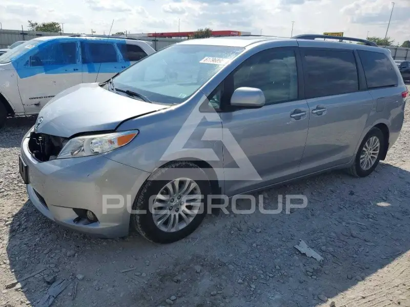 2014 Toyota SIENNA photo