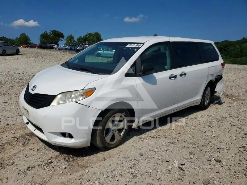 2014 Toyota SIENNA photo