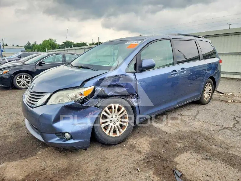 2014 Toyota SIENNA photo