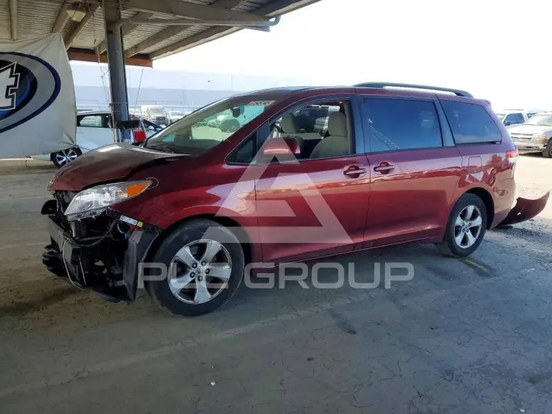 2014 Toyota SIENNA photo