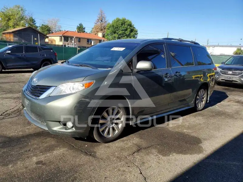 2014 Toyota SIENNA фото