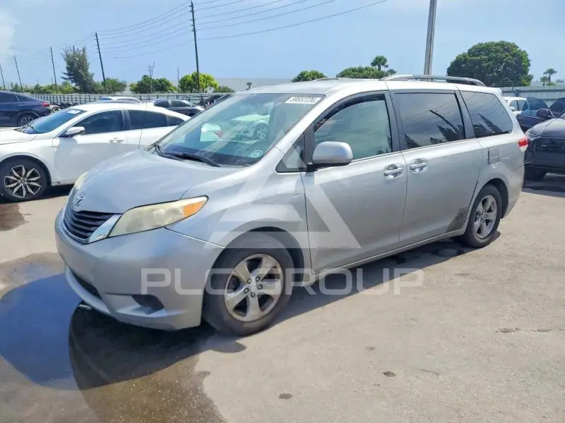 2014 Toyota SIENNA фото