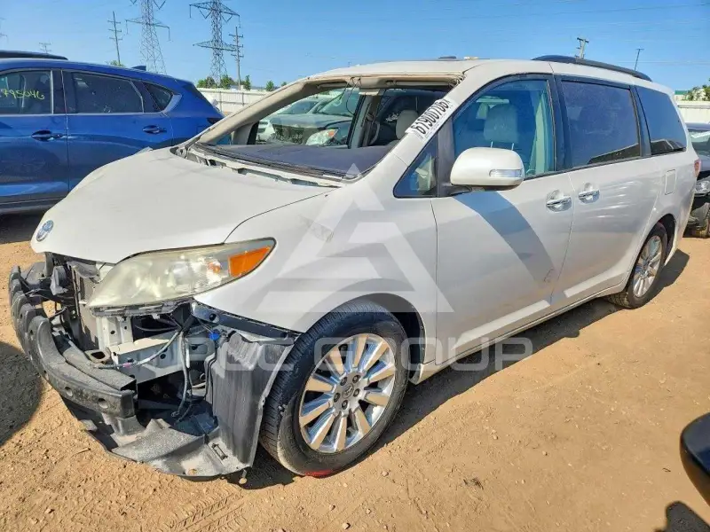 2014 Toyota SIENNA photo