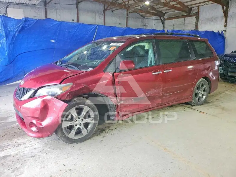 2014 Toyota SIENNA photo