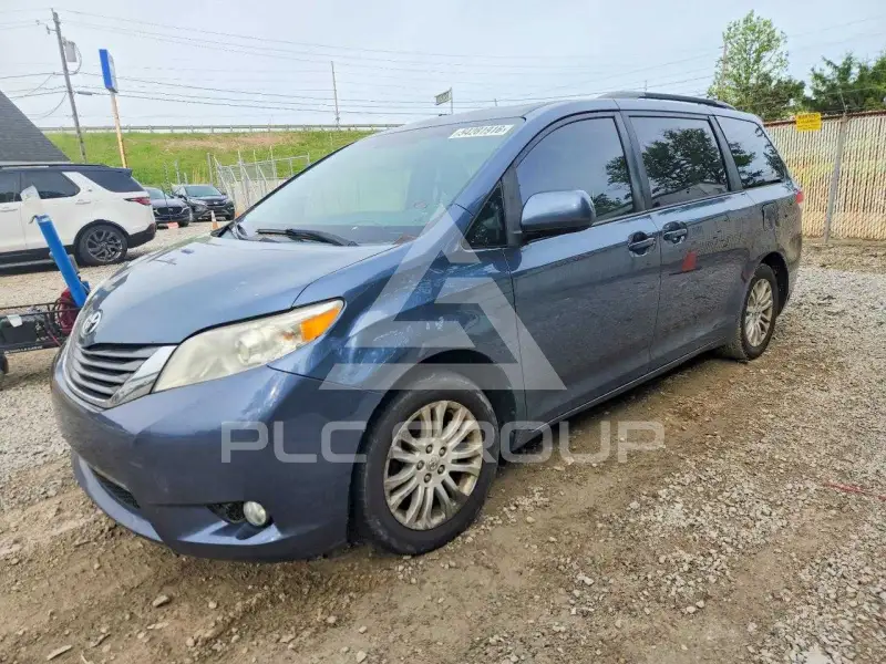 2014 Toyota SIENNA фото