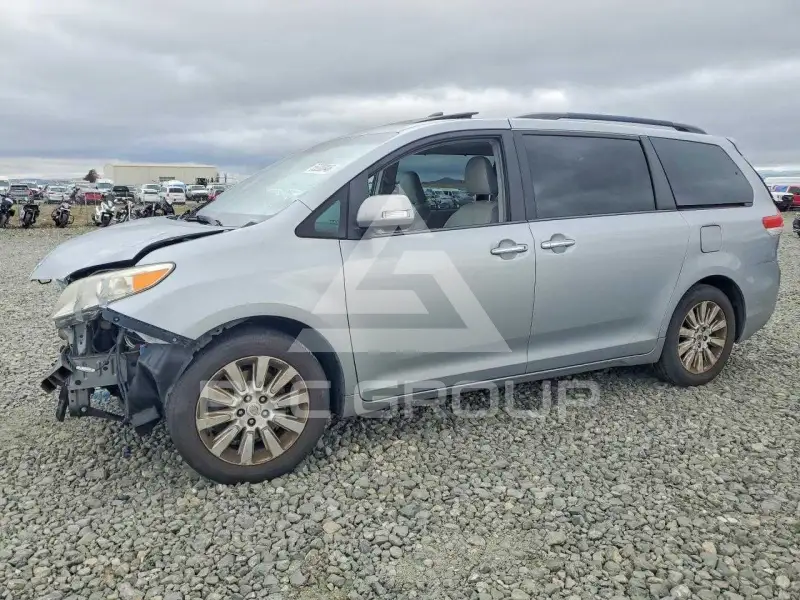 2014 Toyota SIENNA фото