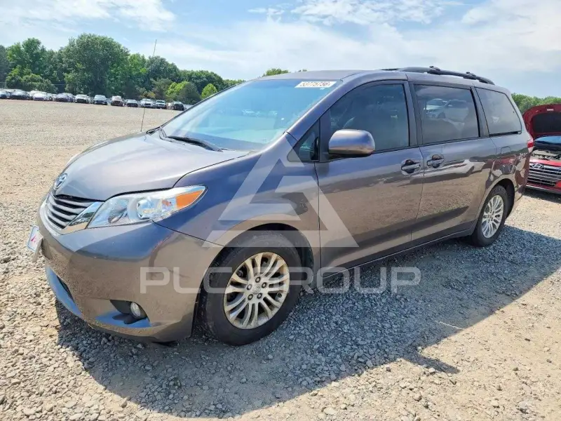 2014 Toyota SIENNA photo