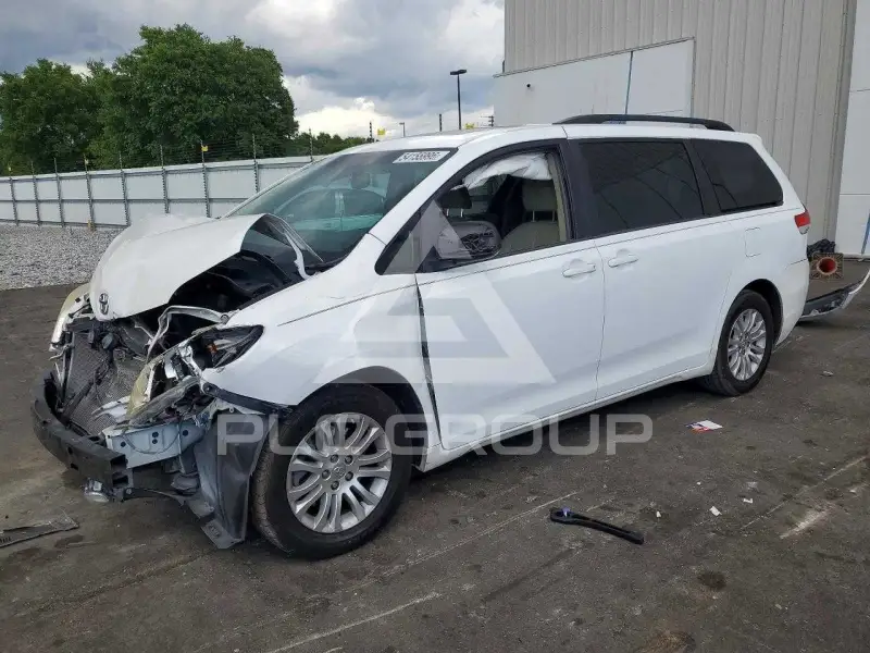 2014 Toyota SIENNA фото