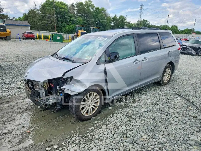 2014 Toyota SIENNA фото