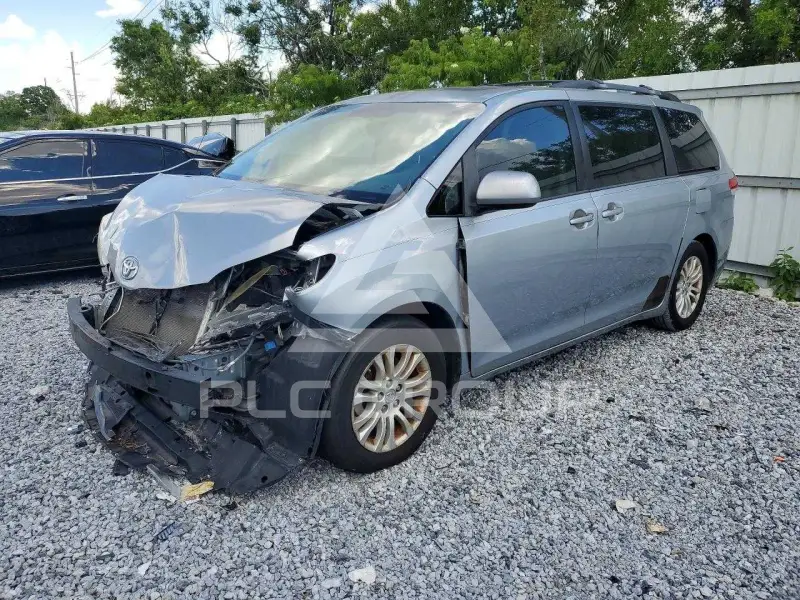 2014 Toyota SIENNA фото