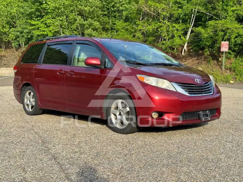 2014 Toyota SIENNA photo
