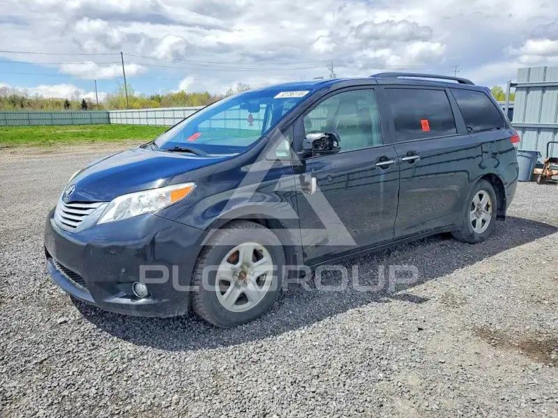 2014 Toyota SIENNA photo