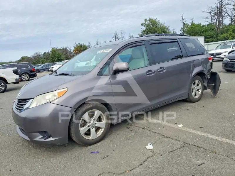 2014 Toyota SIENNA фото