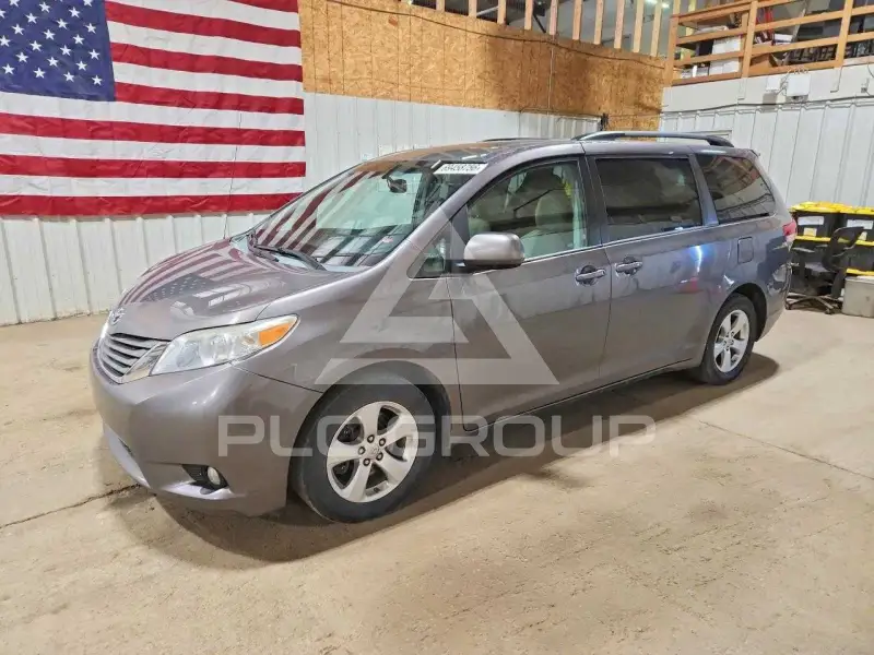 2014 Toyota SIENNA фото